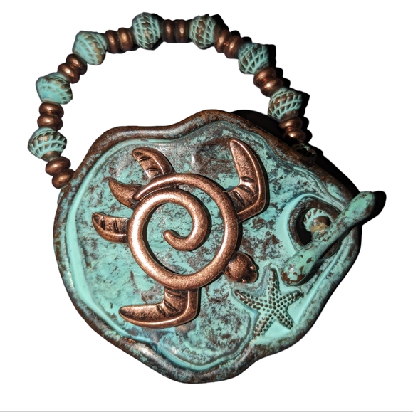 Sea Turtle Bracelet - metal patina look with gold resin sea turtle 🐢 - Picture 1 of 14